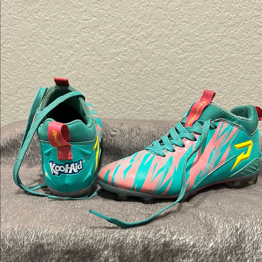 Nike Green and Pink Sneakers Dynamic Design